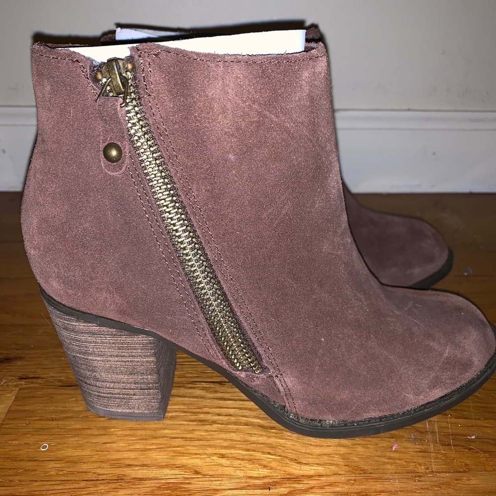 Boots - Picture 4 of 4